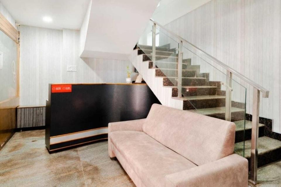 Отель Oyo Surya Teja Residency Khammam Экстерьер фото