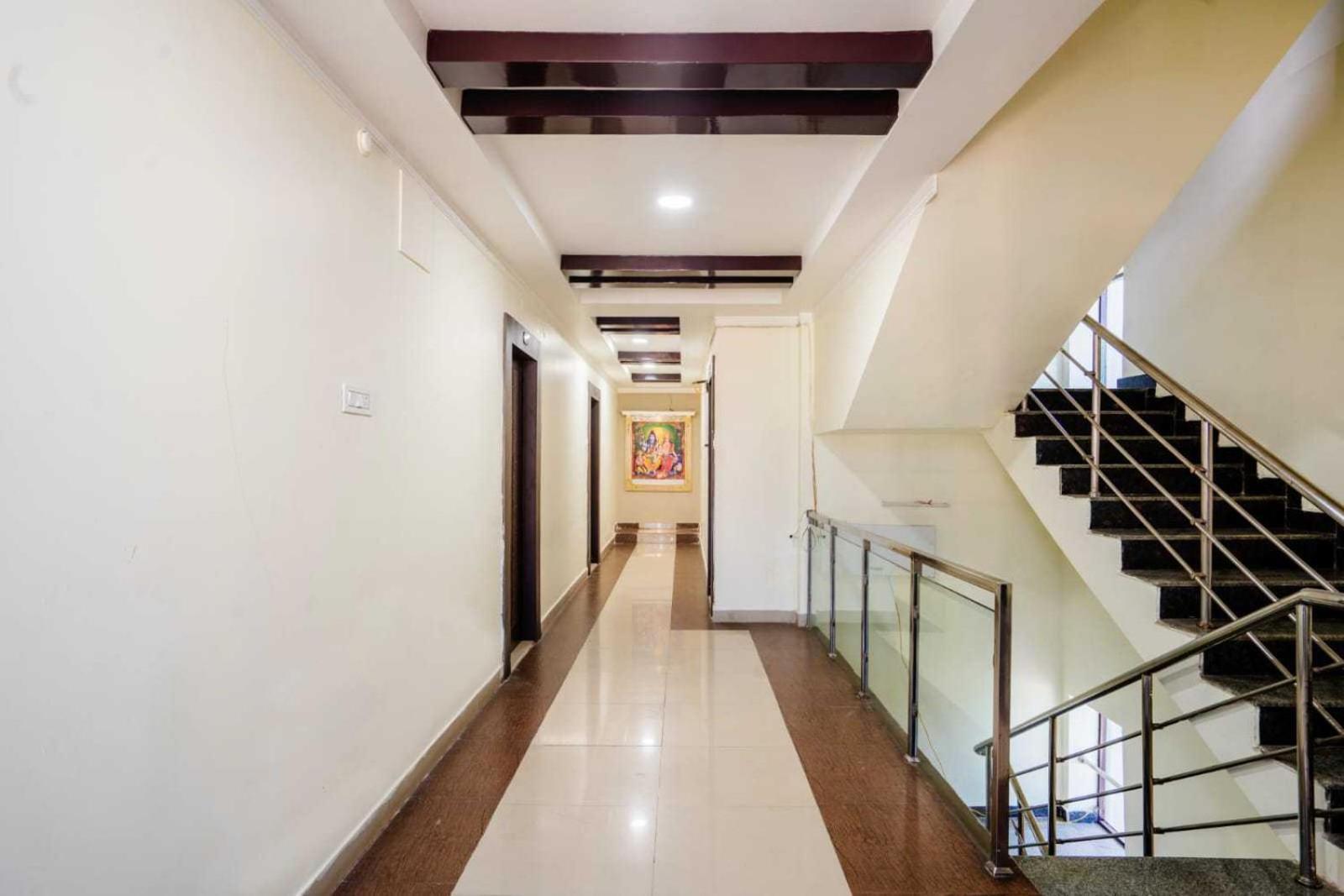 Отель Oyo Surya Teja Residency Khammam Экстерьер фото