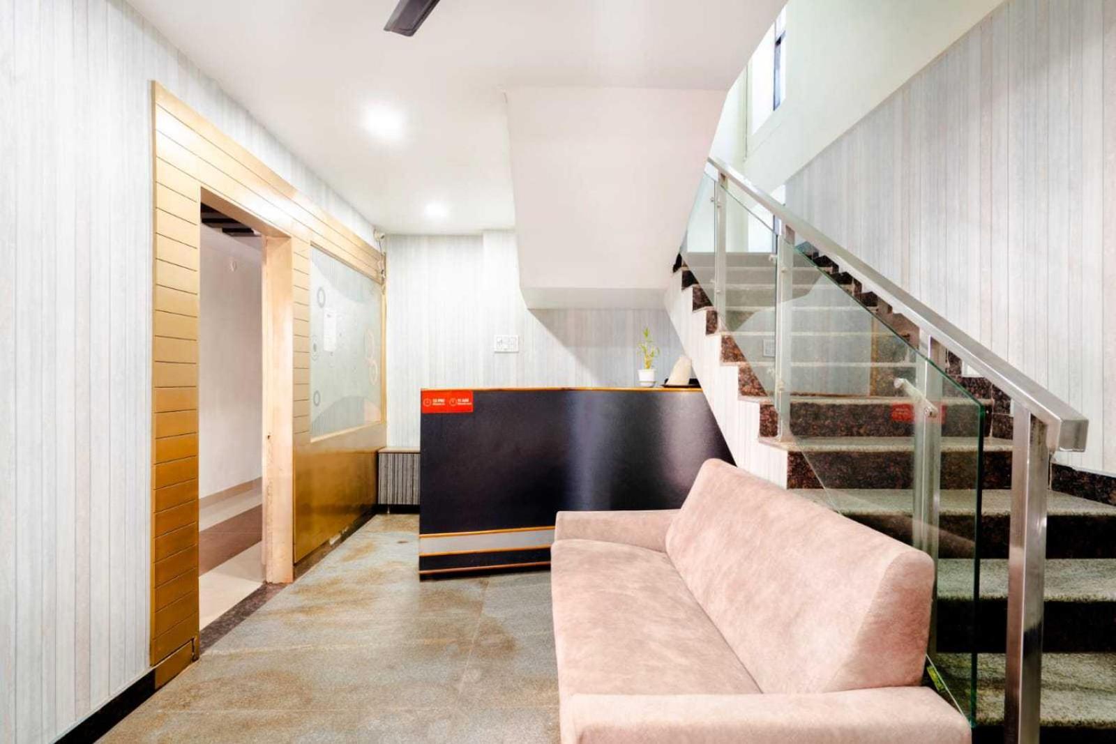 Отель Oyo Surya Teja Residency Khammam Экстерьер фото